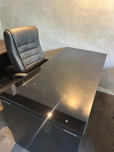 MESA PRETA 1.50x0.70 com tampo de vidro - LOJA IKONMIXOFFICE