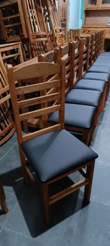 Cadeiras estofadas no courvin. Todas em madeira maciça $ 249,00 cada entregamos 