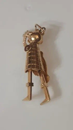 Pingente de ouro rosado modelo robô com movimento