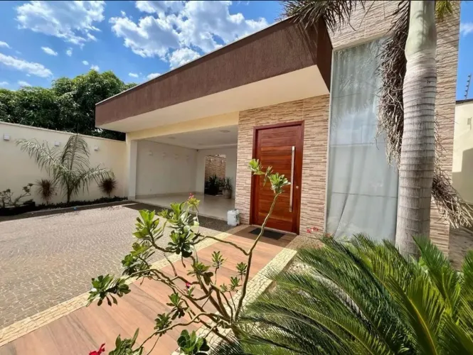 Casa a venda na 307 Sul 4 quartos sendo 3 suítes e um escritório!