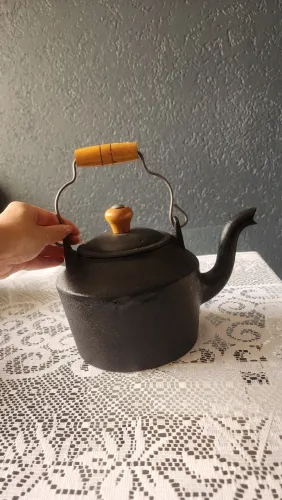 Chaleira de Ferro Fundido com Tampa