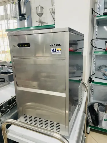 MB Máquina de gelo industrial 26kg - Benmax