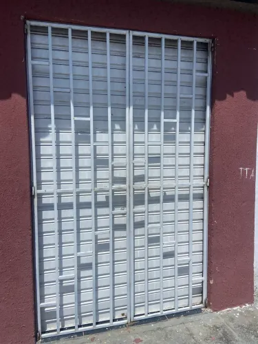 Vendo portão e grade de metalon