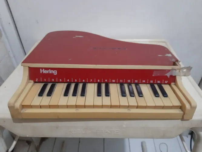 PIANO DE BRINQUEDO HERING VINTAGE