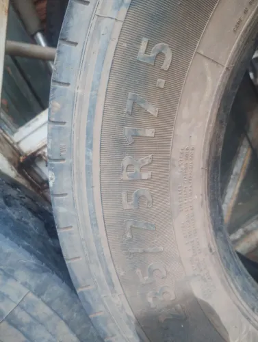 Par pneu usado van caminhão 3/4  trator 