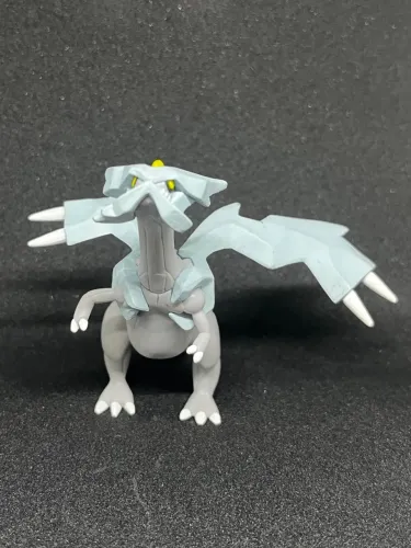 figura de ação pokémon kyurem
