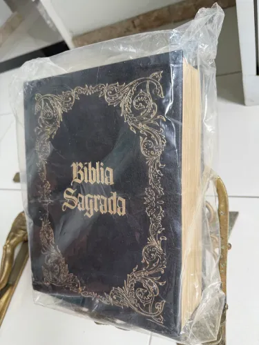 Bíblia Sagrada 30cm com o suporte