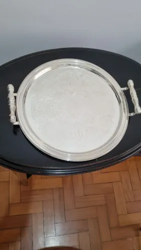 Linda bandeja em banho de Prata