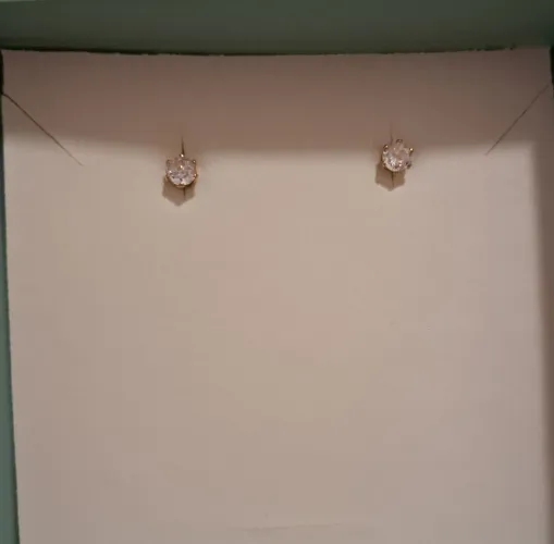 Brinco simples e brilhante dourado