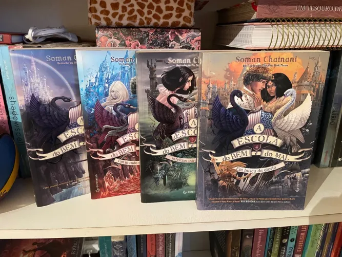 Livros A escola do bem e do mal vol 1,2,3 e 4