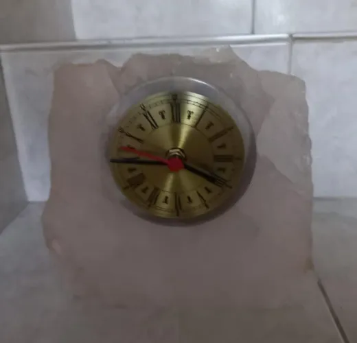 Relógio de mesa artesanal produzida em pedra de mármore
