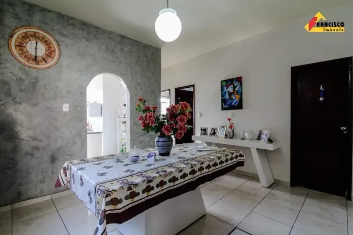 Casa à venda, 3 quartos, 1 suíte, 3 vagas, Ipiranga - Divinópolis/MG