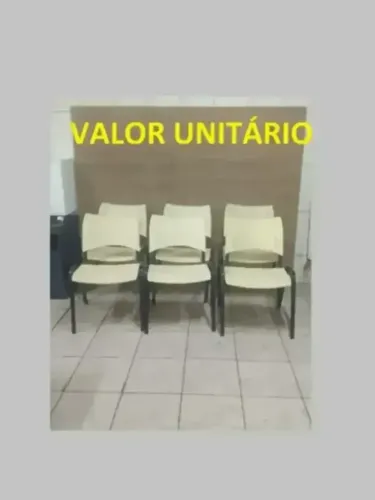 Cadeira Plástico c/ Estrutura Metal Bege 11% Desc À Vista.