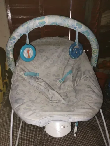 Cadeirinha de balanço vibratória