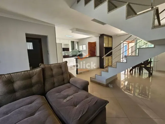 CASA DUPLEX NÃO GEMINADA COM PISCINA À VENDA EM MORADA DE LARANJEIRAS | 3 QUARTOS | 200m²
