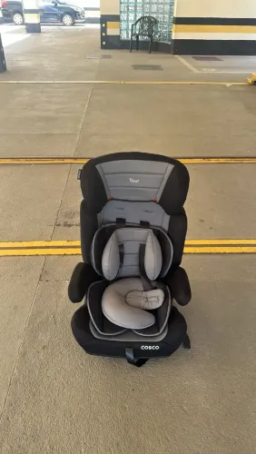 Vendo Cadeirinha, bebê conforto e banheiro 