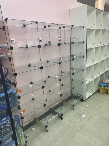 Estante de vidro modulado para loja com vidro frente