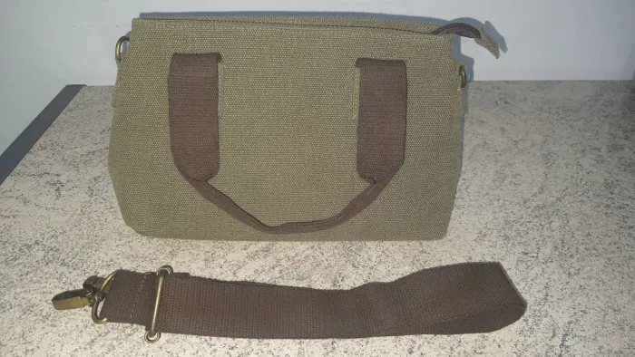 Bolsa em lona com alça para mãos e transversal