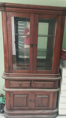 Vendo Excelente Cristaleira Antiga em Madeira e Vidro!