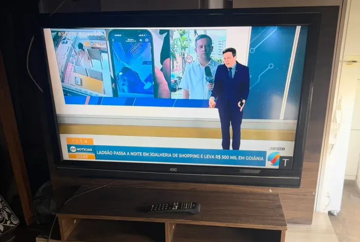 TV 42 polegadas AOC digital com painel de parede e controle remoto não é smart