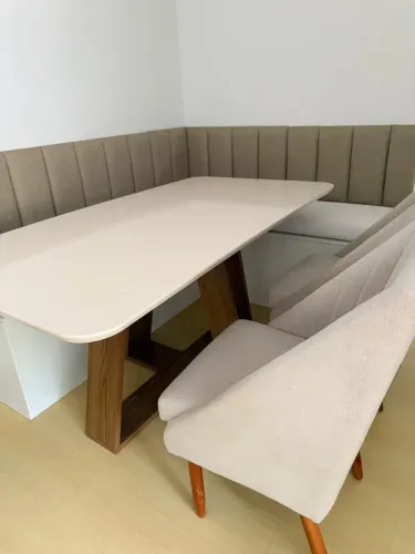 Mesa com canto alemão + 4 cadeiras 