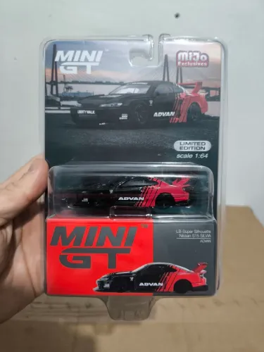 MiniGT Nissan Silvia S15 - 649