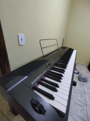 Piano Digital Kurzweil KA-90 / Acompanha Suporte e Capa Reforçados