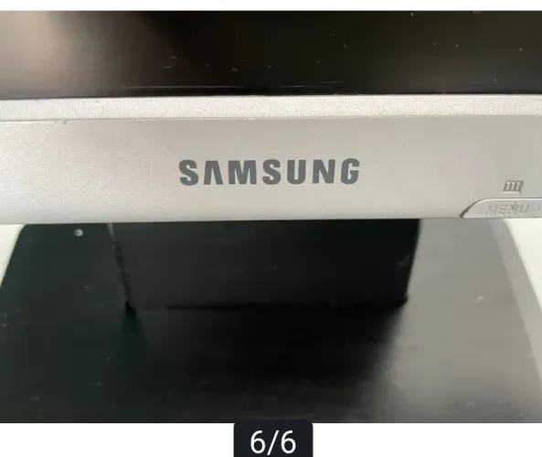 Escrivaninha com monitor da Samsung+ teclado da marca Dell + cpu