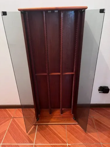 Porta CDs em Madeira com Portas de Vidro Fumê | Organizador para Coleção de CDs