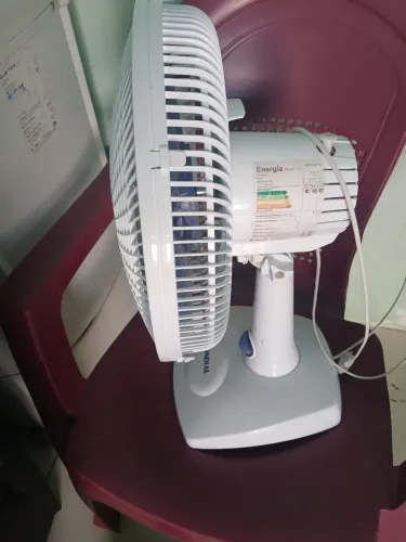 Ventilador modeal 30cm seme novo funcionado perfeitamente preço pra vender logo