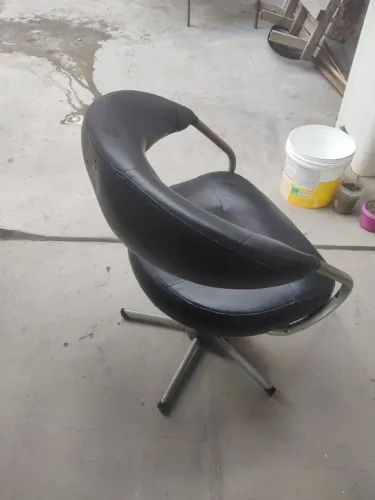 Cadeira e lavatório pra vender logo