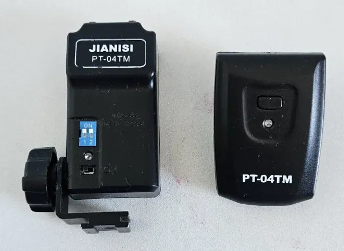 Radio Flash JIANISI  PT-04TM  4 programações de disparo. Soquete universal.