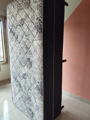 Vendo 2 camas de solteiro/seminova/conjugado de mola