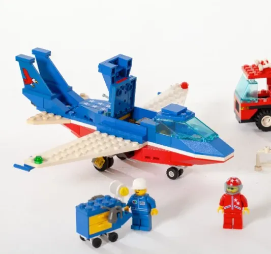 6331 LEGO Flight Patriot Jet - Faltam 2 ferramentas da foto