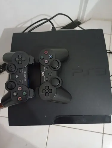 Ps3 usado desbloqueado com 2 controles.