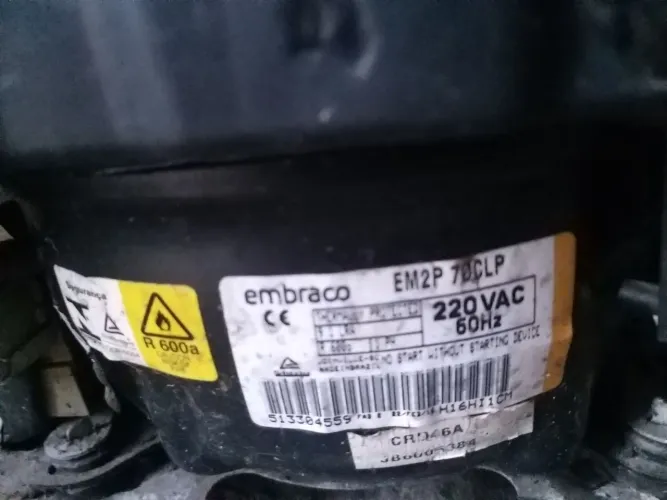 Vendo motor de geladeira duplex em Otimo estado de qconservaça ( watt * )o
