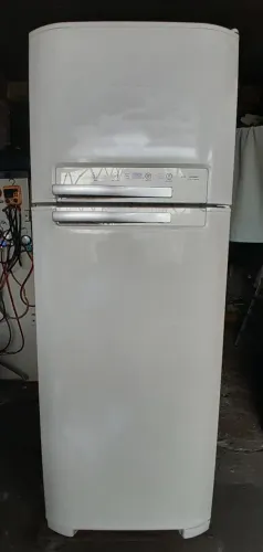 Geladeira Electrolux 320 L com garantia