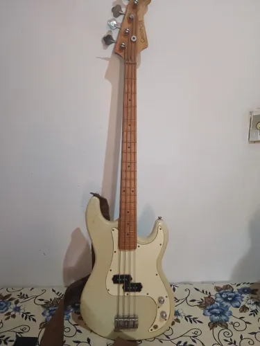 Contrabaixo para vender ligeiro