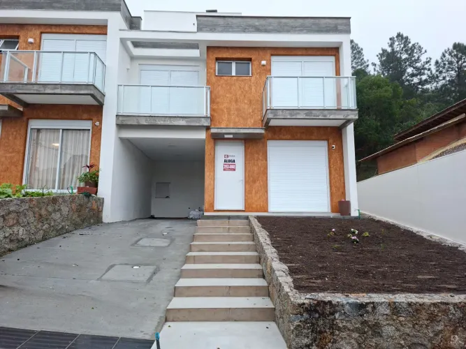 Casa nova para alugar na Trindade
