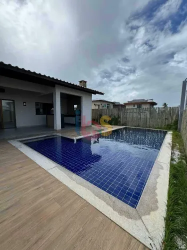 Vendo Casa em Condomínio Fechado 200 metros da Praia