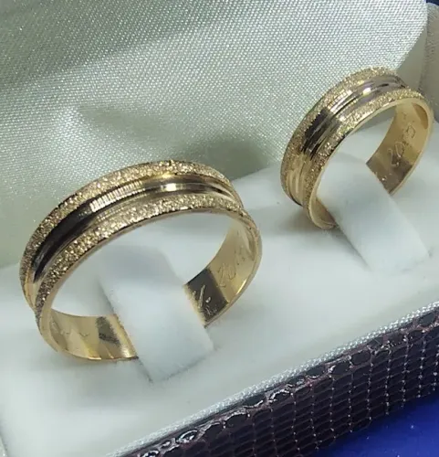 Par Casal Alianças Noivado Casamento Ouro 18 Kilates Peso 7.20 Gramas 6 mm Detalhes  Lisa 