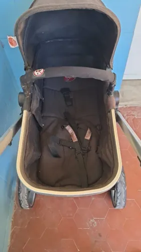 Carrinho de bebê dardara semi novo retirada em Nilópolis