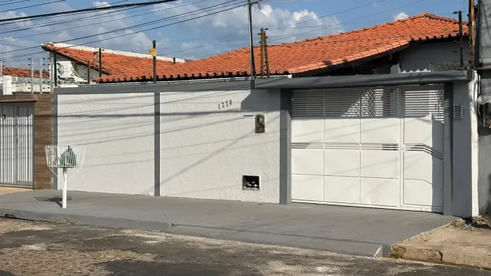 CASA RESIDENCIAL AMPLA E RECÉM-REFORMADA | VERMELHA | TERESINA-PI