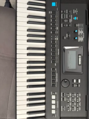 Teclado Yamaha PSR E473 + Suporte + Capa Acolchoada
