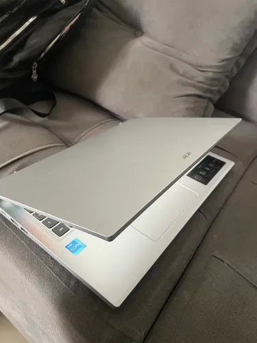 VENDO NOTEBOOK ACER COM A CAIXA COMPLETO