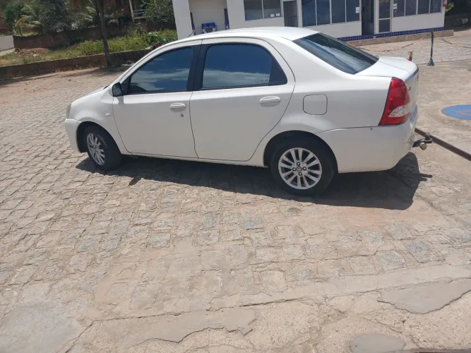 Toyota Etios XLS Sedan 1.5 Flex 16V 4P Mec. 2013