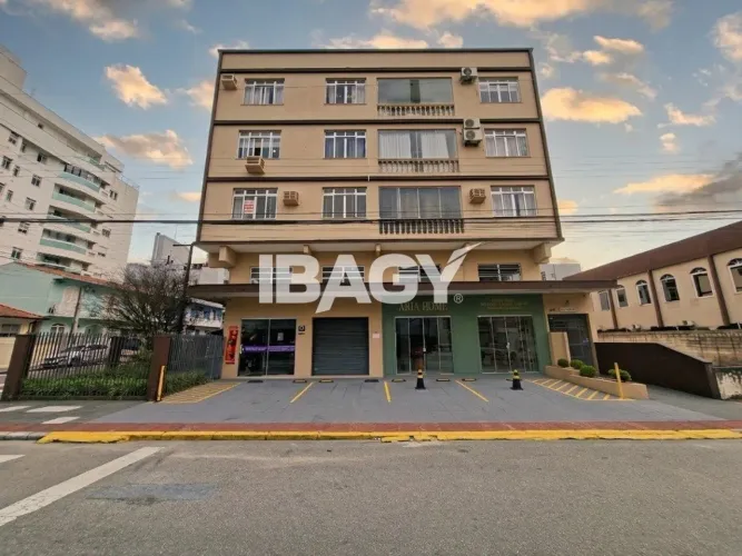 Excelente Apartamento 4 dormitório(s) em Balneário - Florianópolis