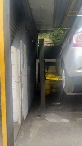 Vendo elevador automotivo 2.5 funcionando perfeitamente.