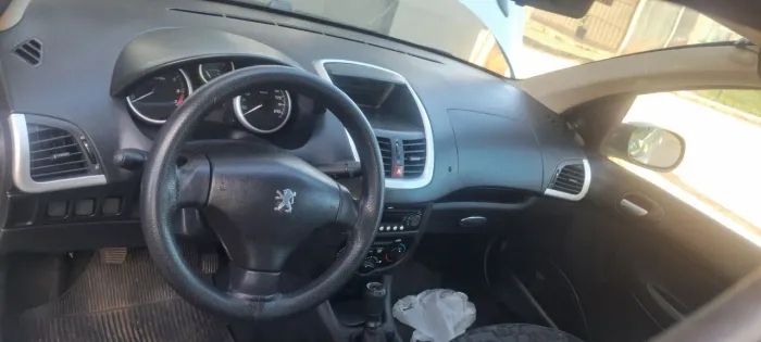 Peugeot 207 XR 1.4 Flex 8V 5P 2011