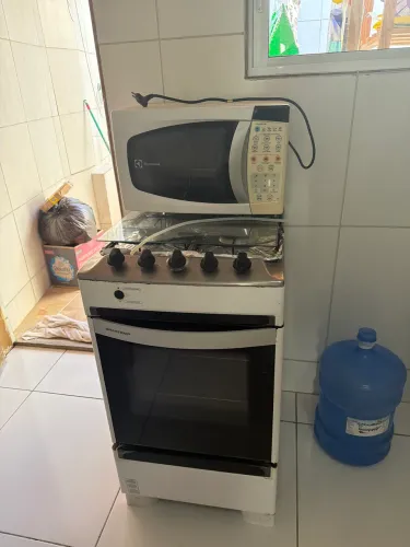 Compre fogão 4 bocas e ganhe microondas 
